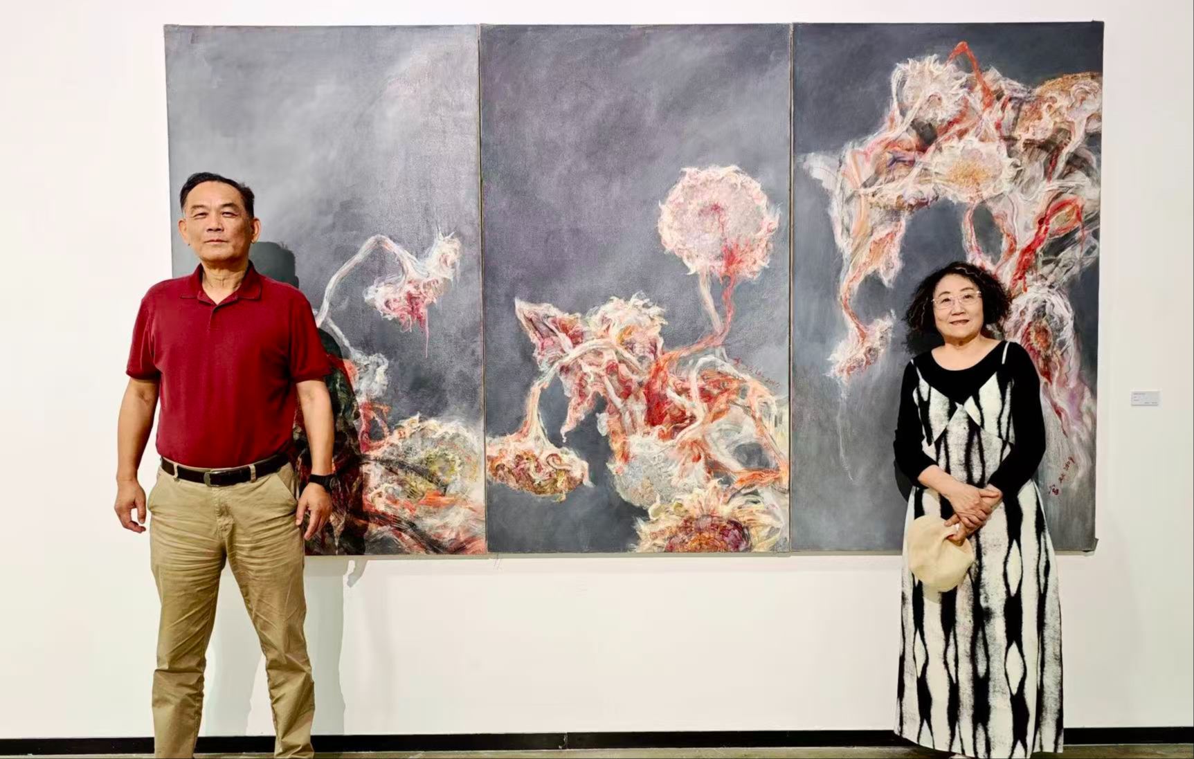 “暗夜中的绽放-雷双艺术展”展厅一瞥