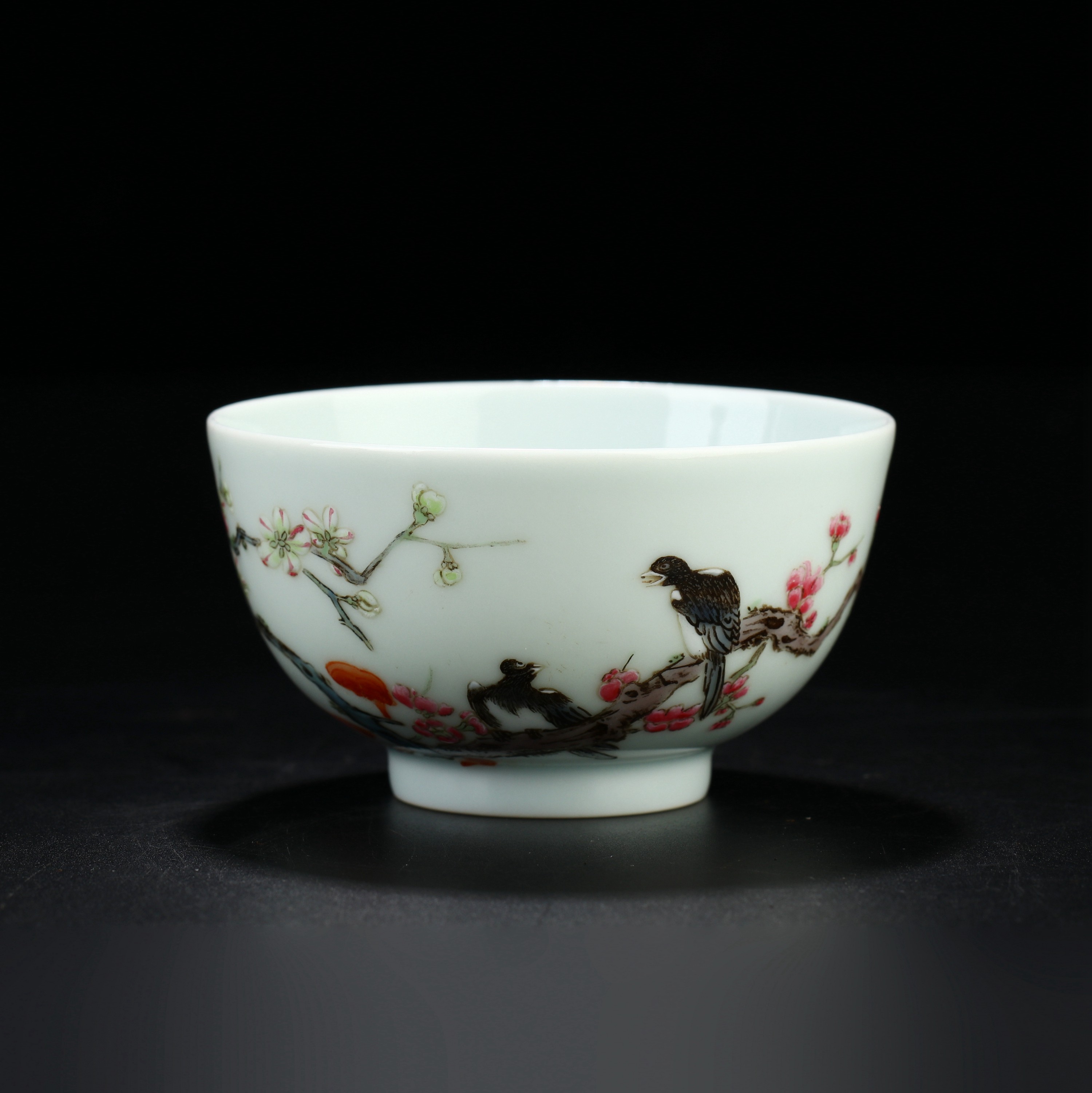 粉彩喜鹊登梅茶圆